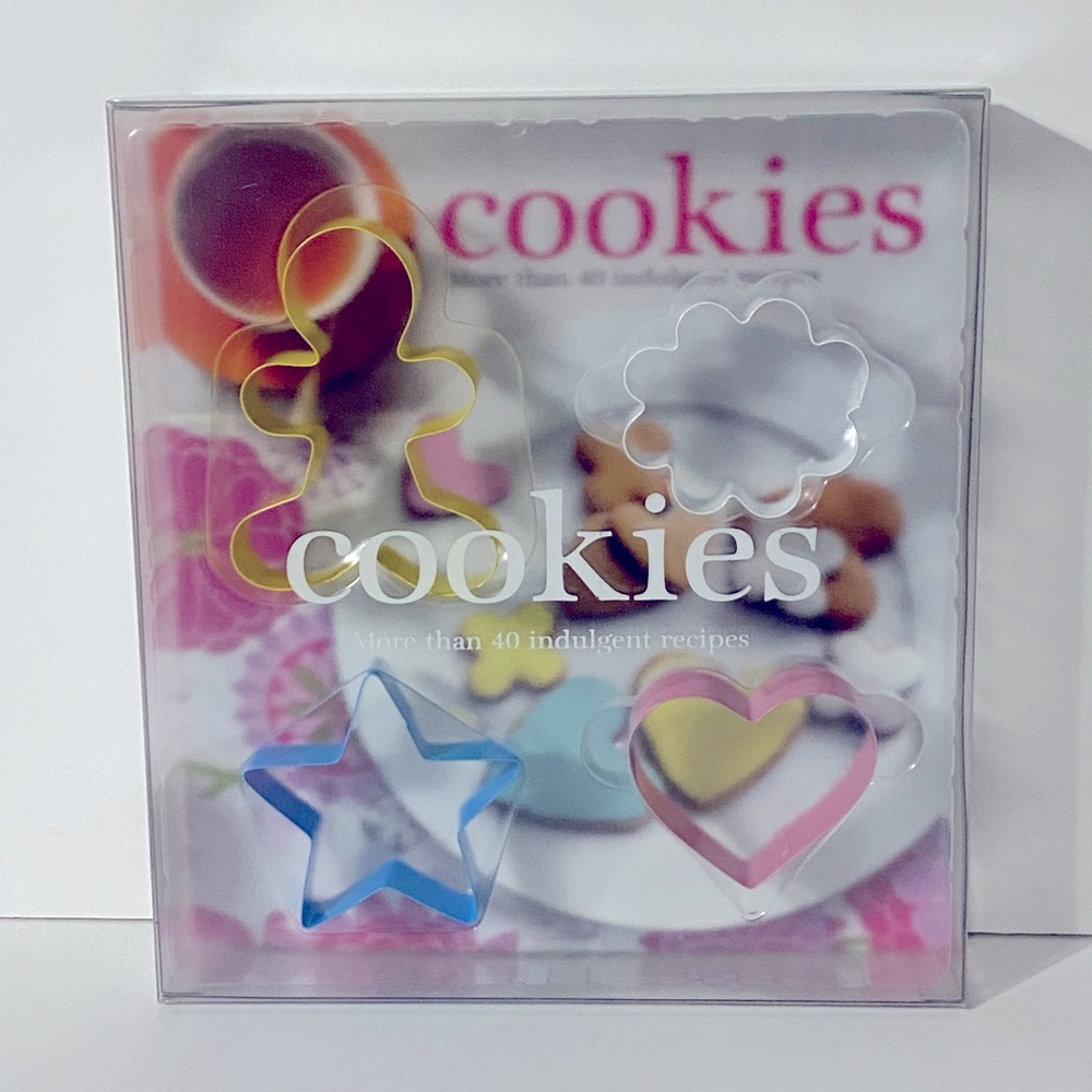 Thunder Bay Press Set of 4 Cookie Cutters and Cookies Recipe Book